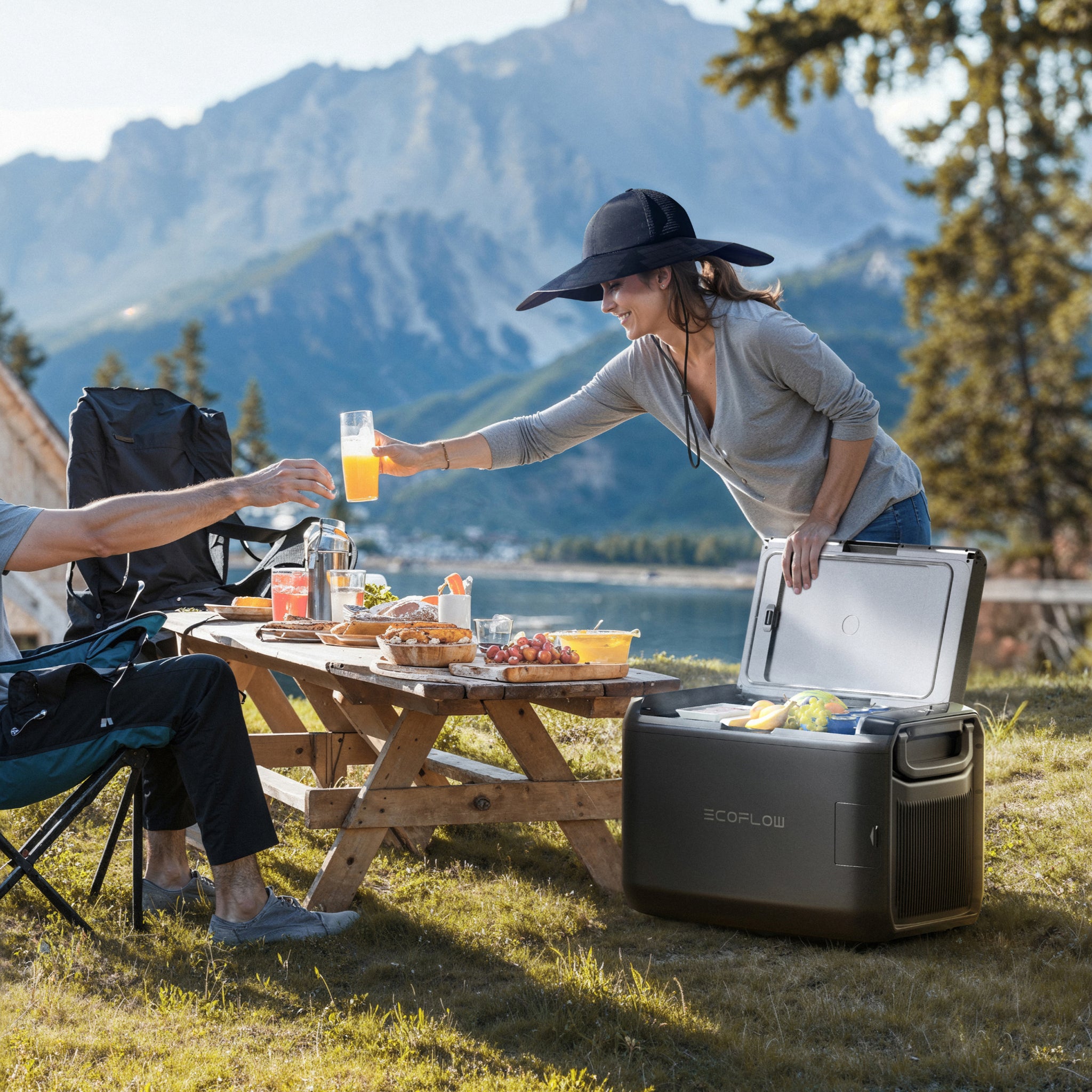 EcoFlow GLACIER Classic 35L Portable Fridge Freezer + Plug-in Battery with Solar Power Hat
